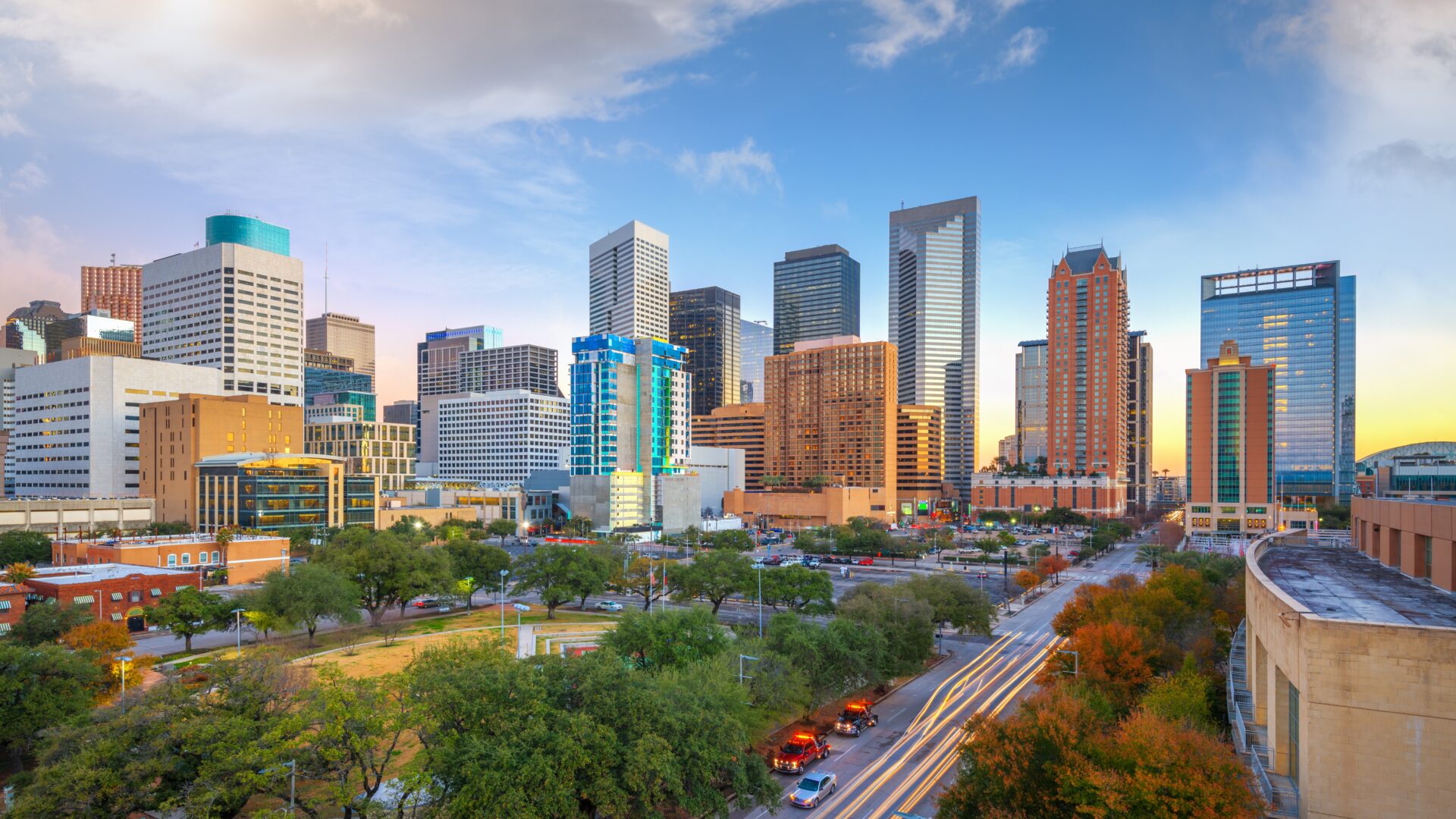 Houston,,Texas,,Usa,Downtown,Park,And,Skyline,In,The,Morning.